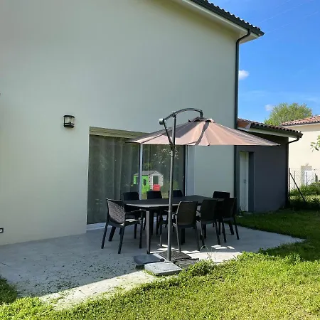 Les De Castel - Les Chenes بيت للعطل