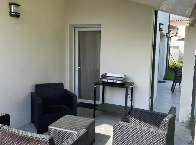 Les De Castel - Les Chenes בית נופש *